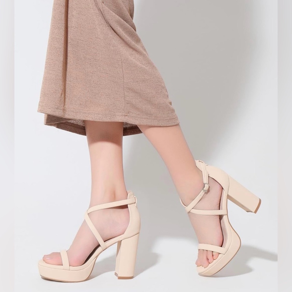 Shoe’N Tale Nude Chunky Block Heel Ankle Strap | 8.5